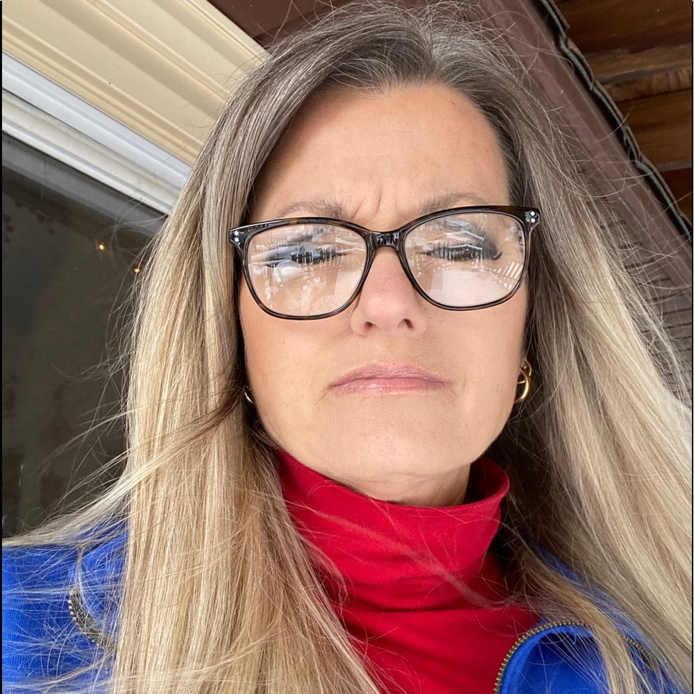 Meet your Posher, Alicia